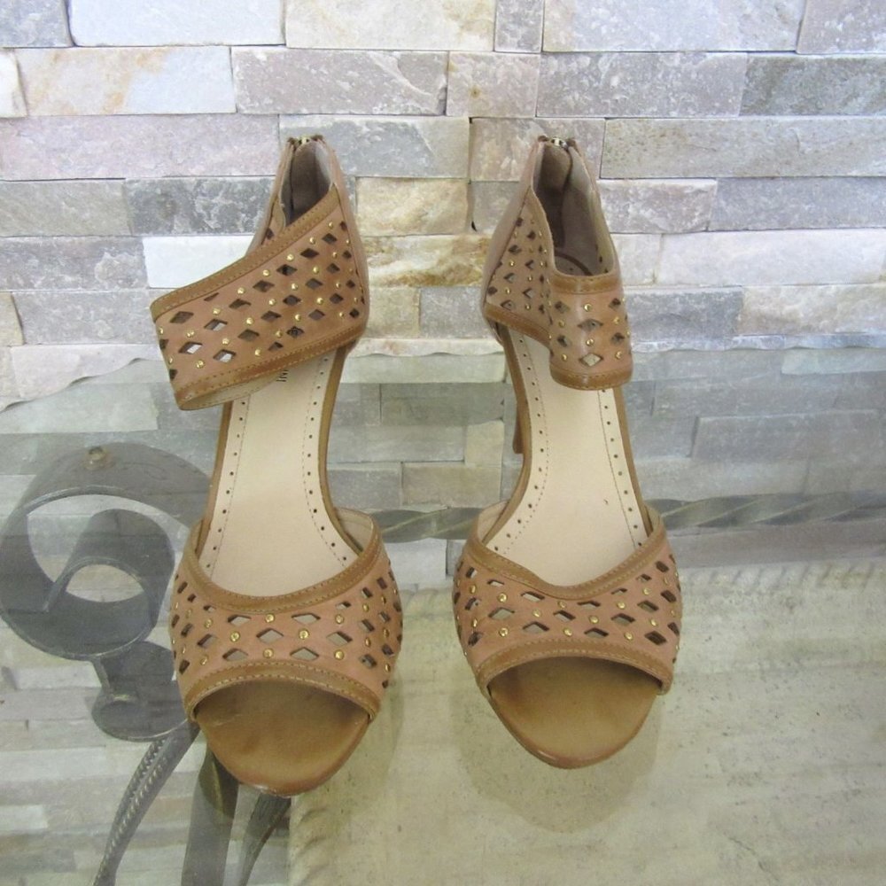 Great Pair of Leather Adrienne Vittadini Beige Ankle Strap Shoes, Size 9 1/2 US